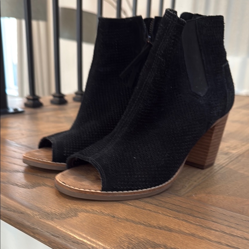 Toms Black Heeled Boots with Suede Upper